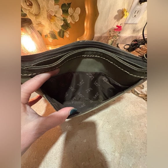 B. O. C. Clover hill crossbody bag and wristlet. - Picture 10 of 16